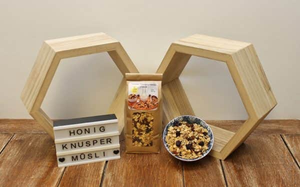Kurzes MHD - Imkerei Domke's honey crunch mit Cranberries und Sultaninen, Honig-Knuspermüsli