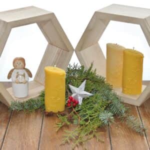 Handgefertigte Bienenwachskerze, ovale Kerze mit Sternen, Weihnachten
